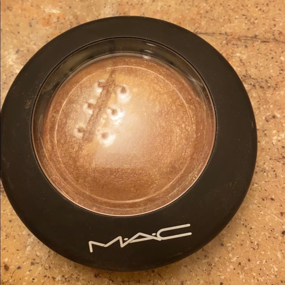 Mac soft and gentle mineralized skinfinish